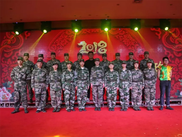歡歌笑語(yǔ)，辭舊迎新，裕華鋼鐵文工團(tuán)參加市民政系統(tǒng)賀新春聯(lián)歡會(huì)